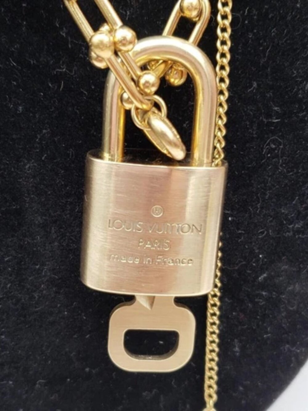 Gold-Plated Necklace with Authentic Louis Vuitton Padlock - Picture 3 of 10